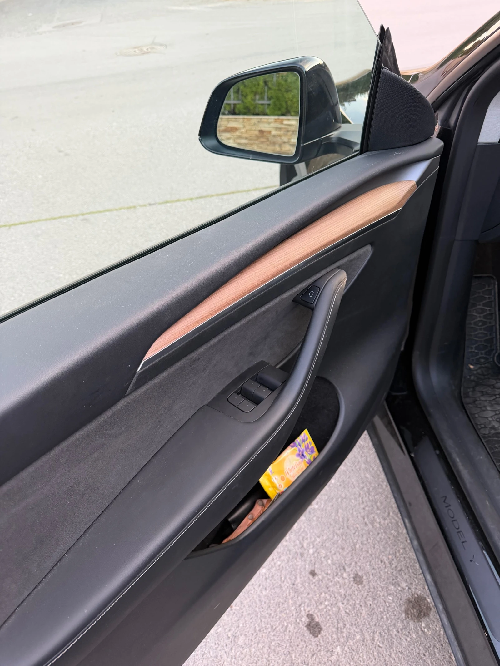 Tesla Model Y Dual motors 4x4, снимка 12 - Автомобили и джипове - 56343799