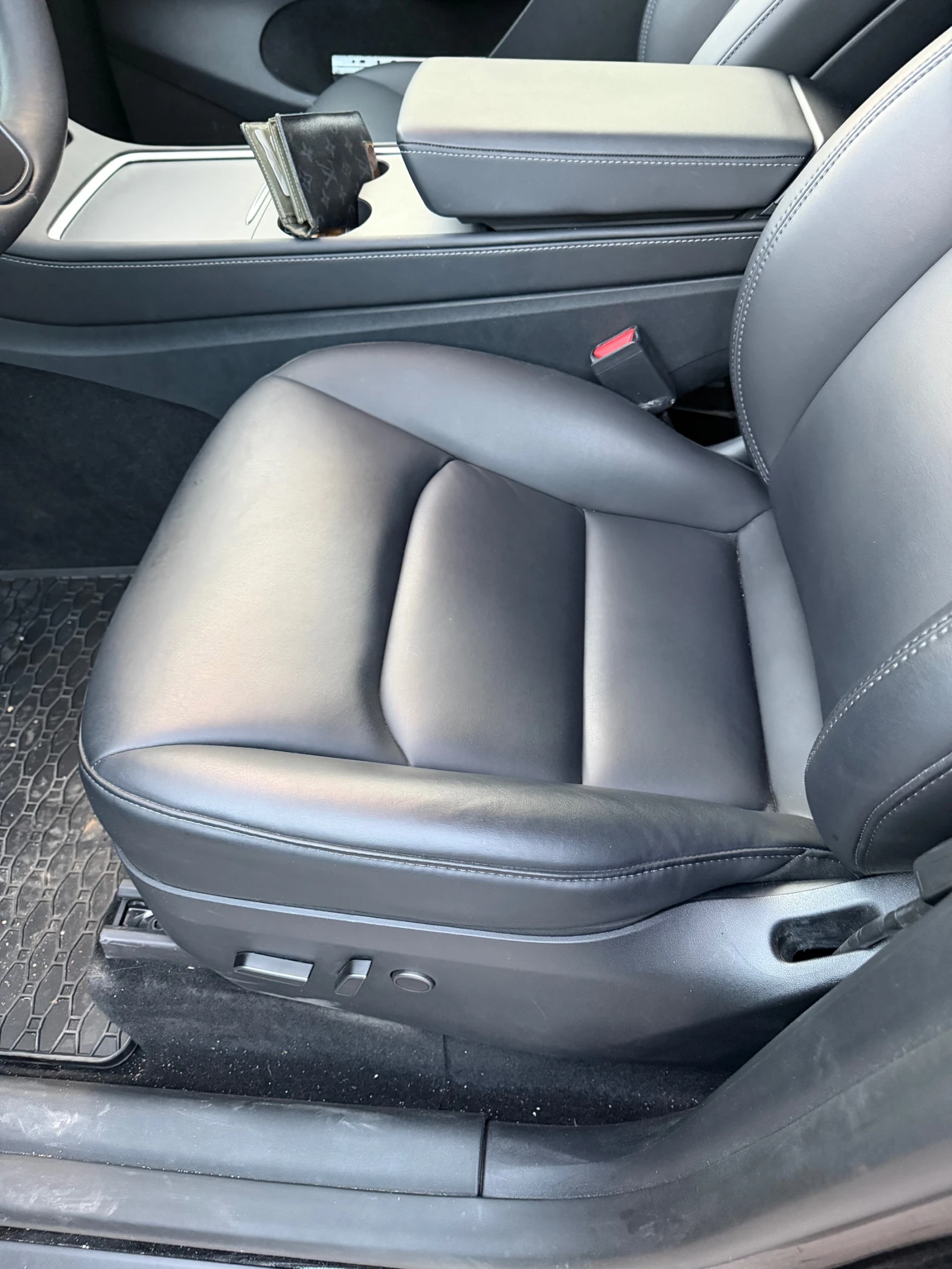 Tesla Model Y Dual motors 4x4, снимка 10 - Автомобили и джипове - 56343799