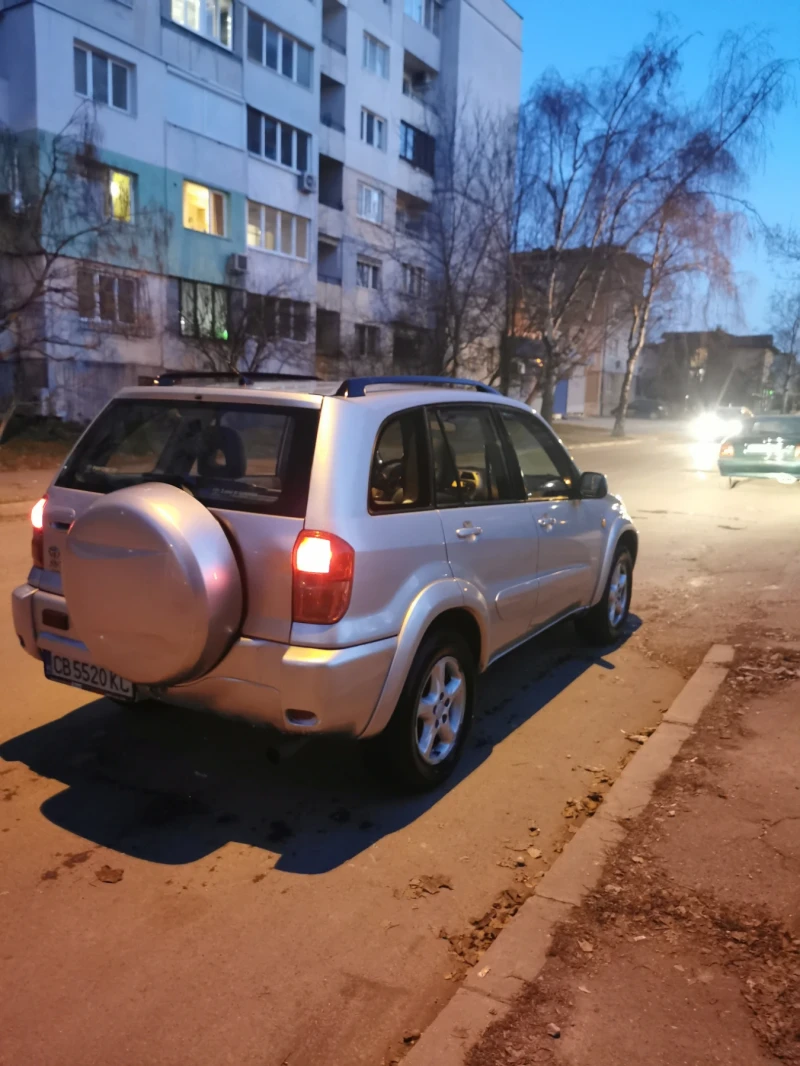 Toyota Rav4 2.0 дизел ПЕРФЕКТЕН, снимка 4 - Автомобили и джипове - 49066560