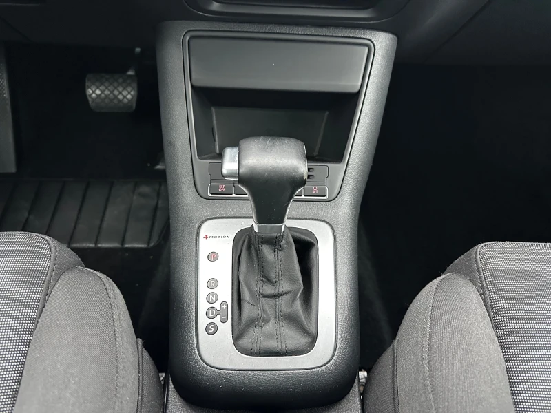 VW Tiguan 2.0TDI 140к.с 4x4 DSG, снимка 13 - Автомобили и джипове - 52092169
