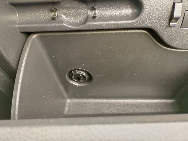 VW Tiguan 2.0TDI-110к.с., снимка 6 - Автомобили и джипове - 52462113