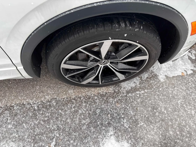 VW Tiguan * Highline R Line * CARFAX * БЕЗ ПЪРВОНАЧАЛНА ВНОС, снимка 7 - Автомобили и джипове - 53079327