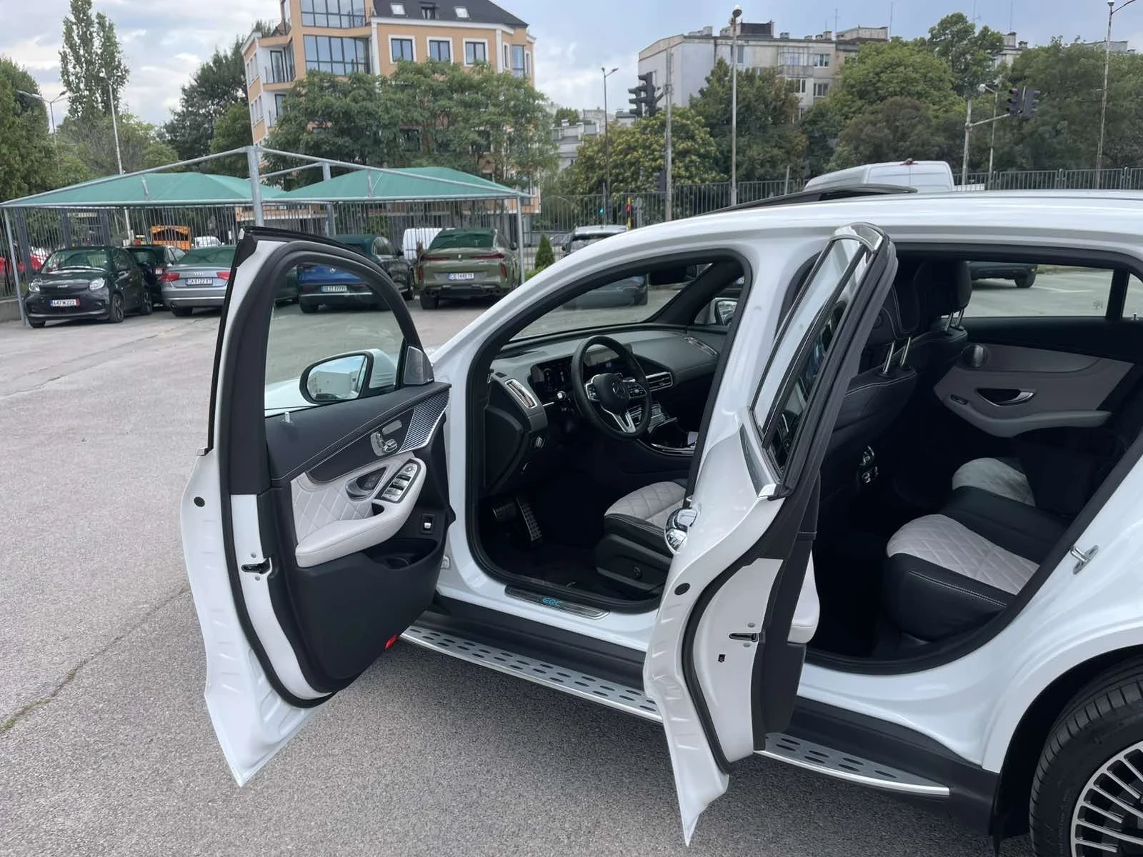Mercedes-Benz EQC 400 AMG  - изображение 5