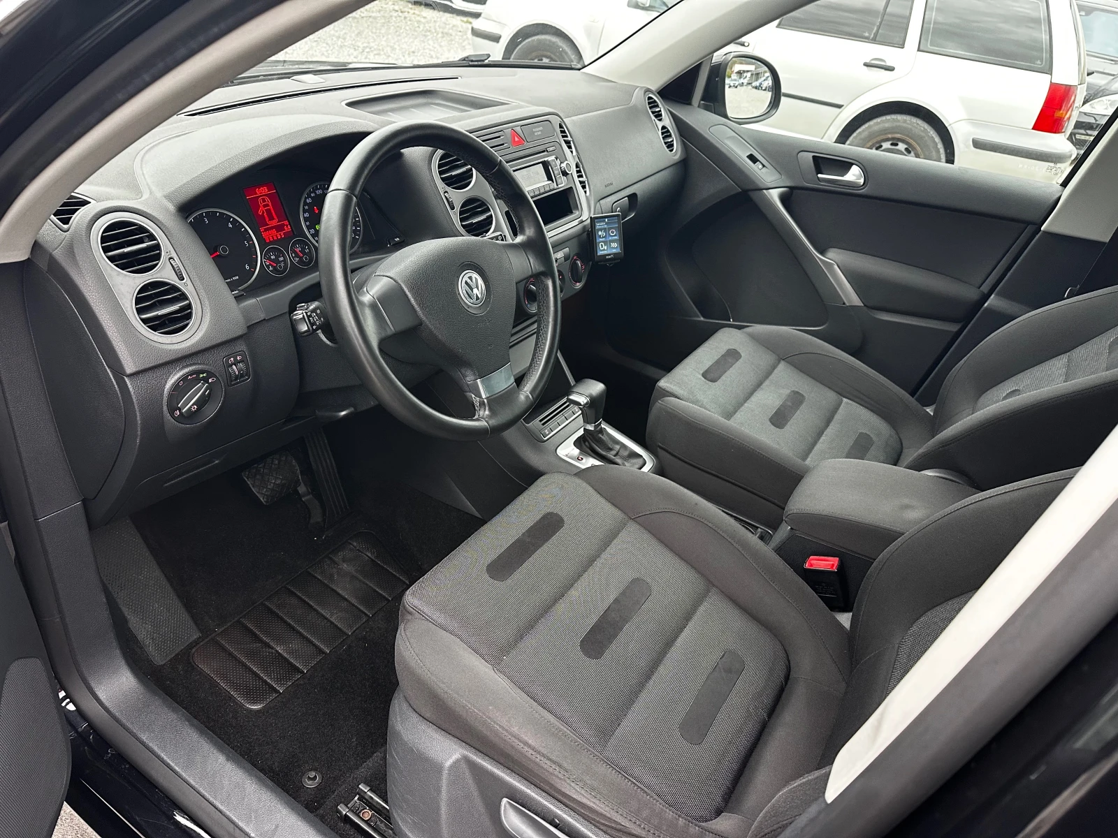 VW Tiguan 2.0TDI 140к.с 4x4 DSG - изображение 6