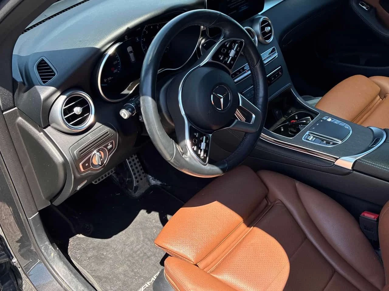 Mercedes-Benz GLC 300 4MATIC* DISTRONIC* PANORAMA* ДИГИТАЛНО ТАБЛО* , снимка 5 - Автомобили и джипове - 54755863