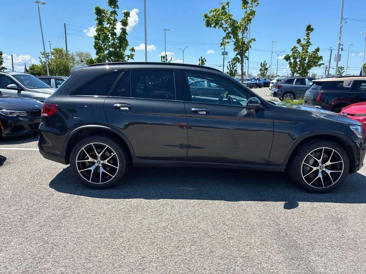 Mercedes-Benz GLC 300 4MATIC* DISTRONIC* PANORAMA* ДИГИТАЛНО ТАБЛО* , снимка 3 - Автомобили и джипове - 54755863