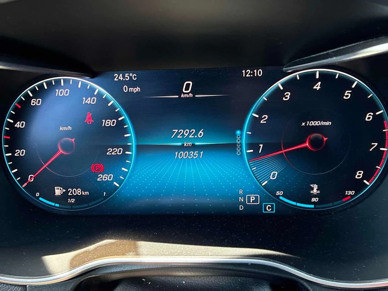 Mercedes-Benz GLC 300 4MATIC* DISTRONIC* PANORAMA* ДИГИТАЛНО ТАБЛО* , снимка 8 - Автомобили и джипове - 54755863