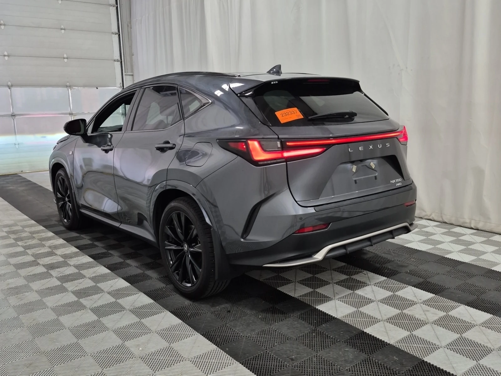 Lexus NX  350 2.4L F-SPORT / CARFAX / ОБДУХВАНЕ / АВТОКРЕДИ, снимка 4 - Автомобили и джипове - 56002119