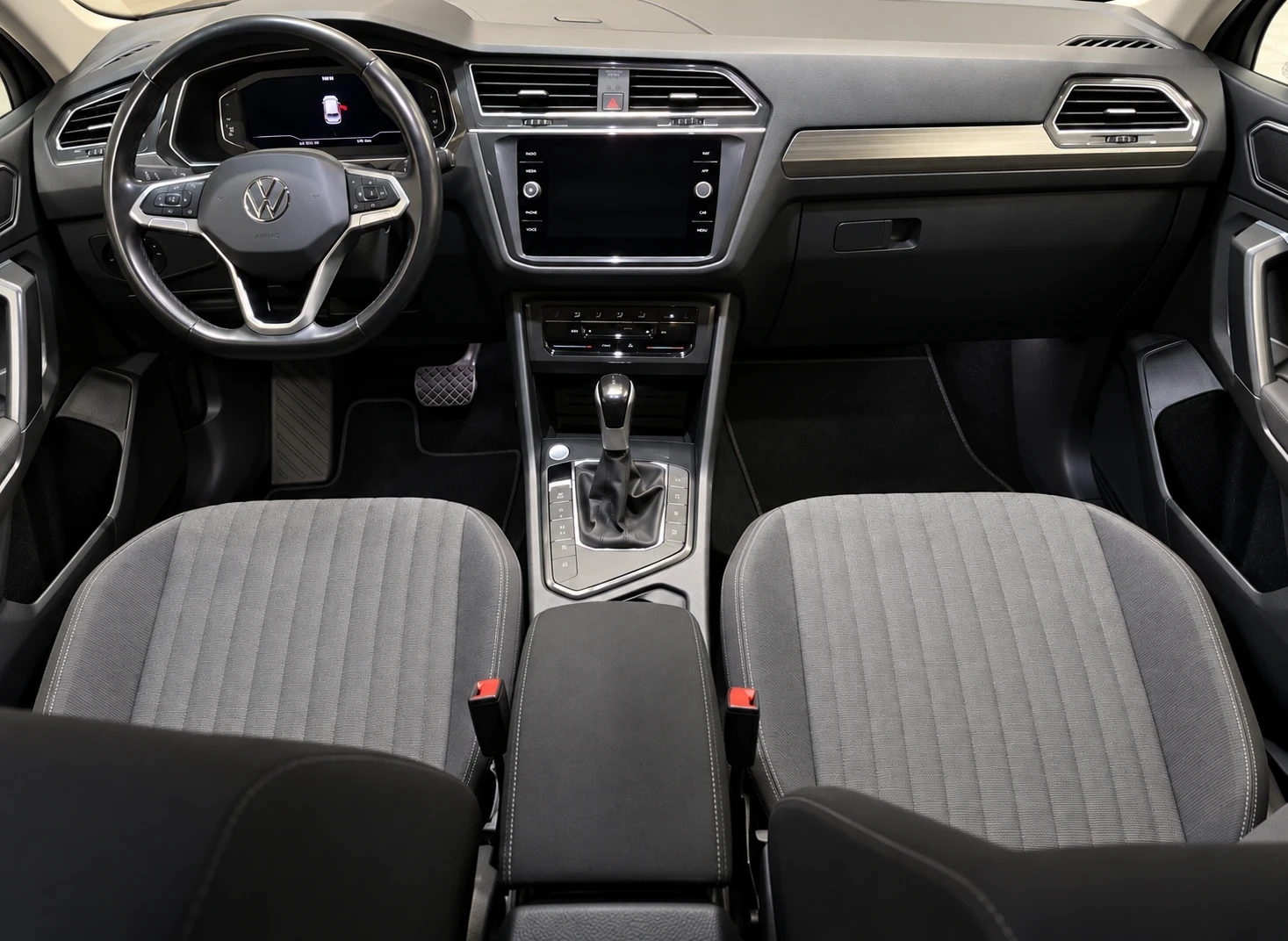 VW Tiguan Allspace 7 Места / 360 Камери  / 2 Ключа, снимка 7 - Автомобили и джипове - 56444320