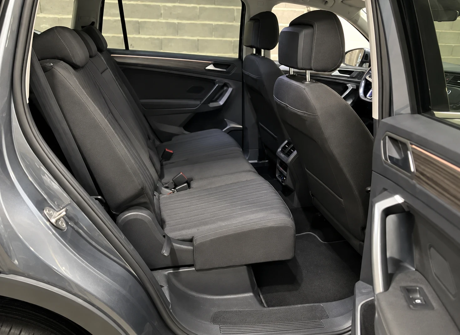 VW Tiguan Allspace 7 Места / 360 Камери  / 2 Ключа, снимка 11 - Автомобили и джипове - 56444320