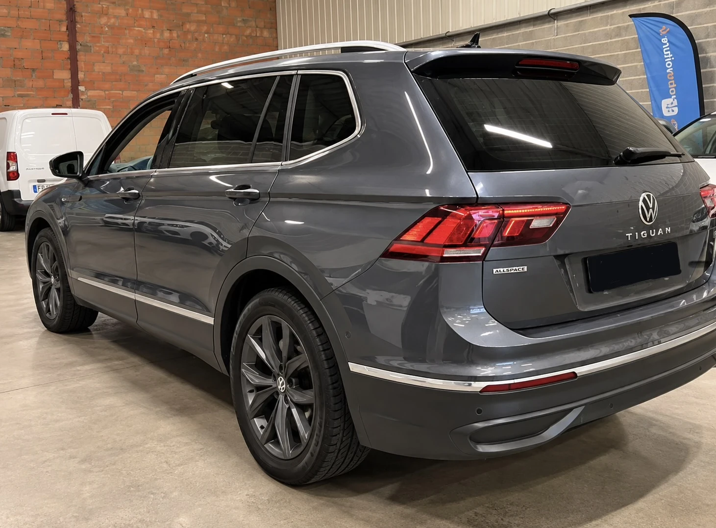 VW Tiguan Allspace 7 Места / 360 Камери  / 2 Ключа, снимка 4 - Автомобили и джипове - 56444320