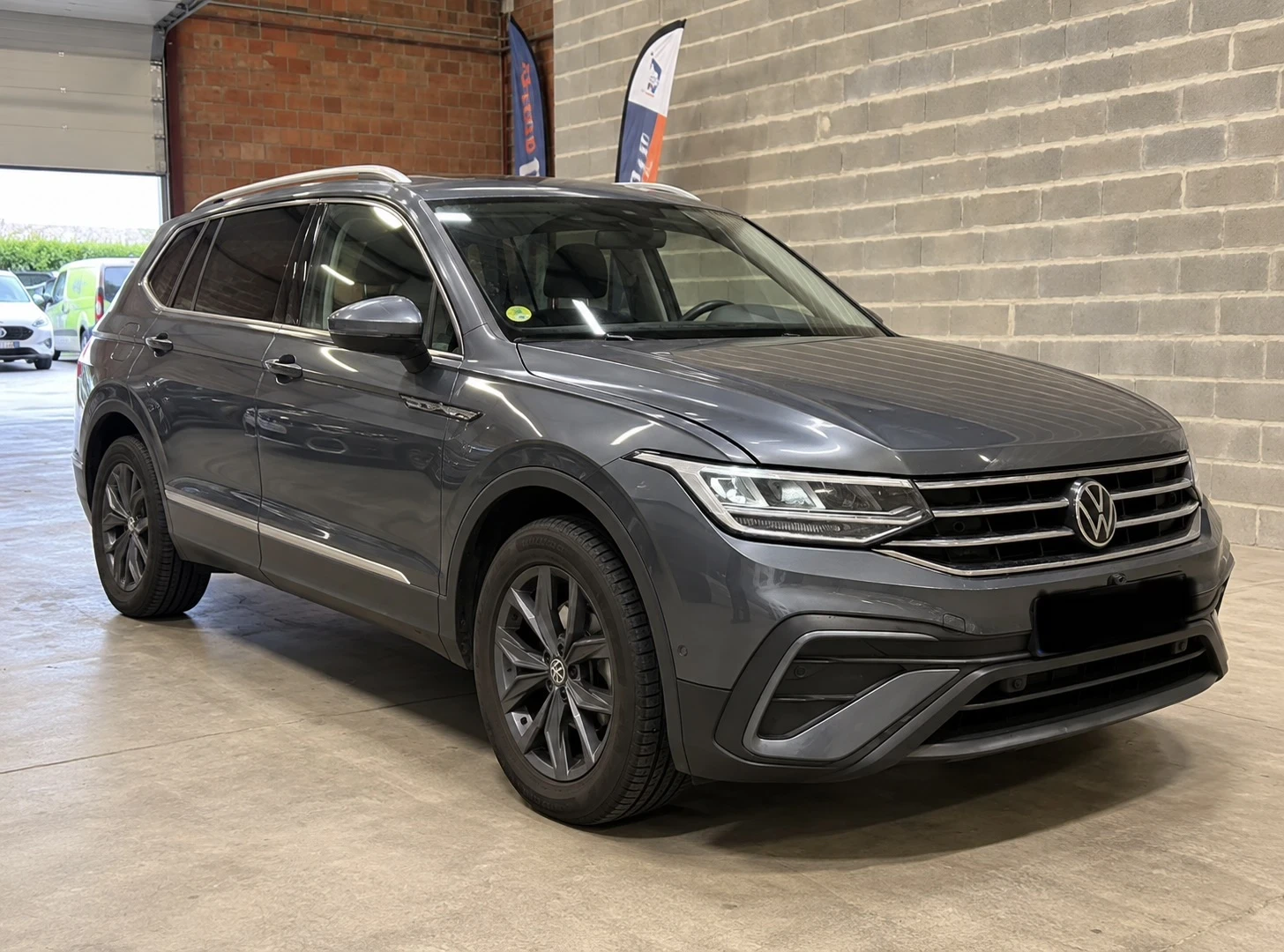 VW Tiguan Allspace 7 Места / 360 Камери  / 2 Ключа, снимка 3 - Автомобили и джипове - 56444320