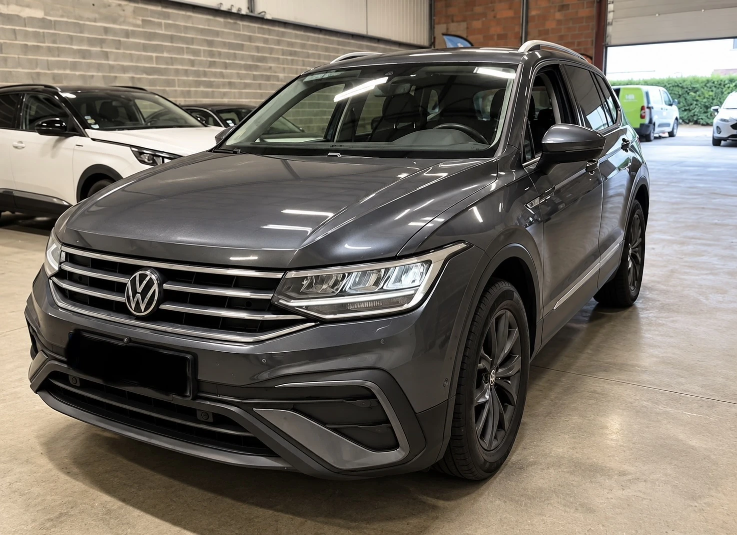 VW Tiguan Allspace 7 Места / 360 Камери  / 2 Ключа
