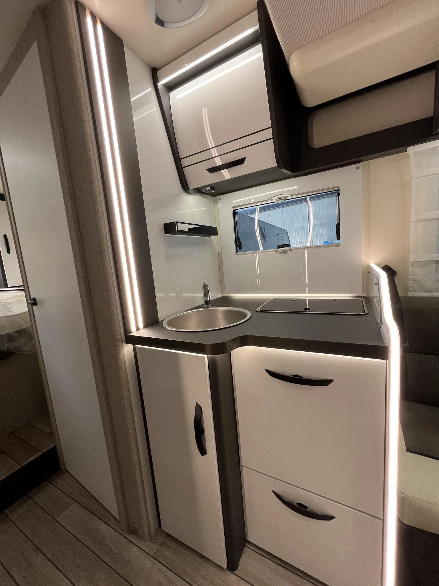 Кемпер McLouis 165к.с. AT8* FULL* FACE TO FACE* АВТОМАТИК - изображение 5
