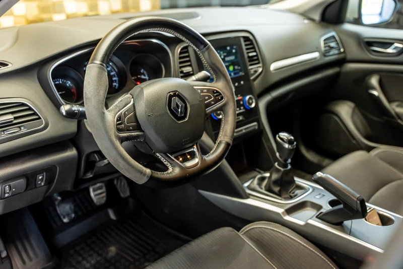 Renault Megane TCe 140, снимка 7 - Автомобили и джипове - 52145894