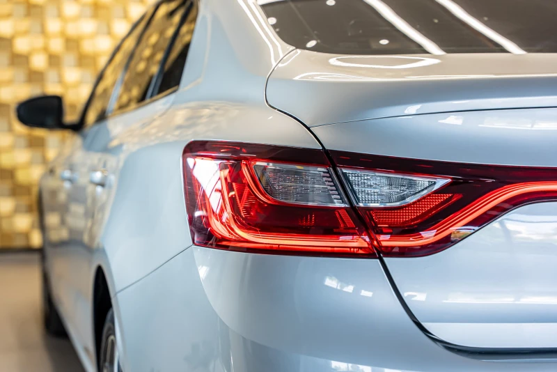 Renault Megane TCe 140, снимка 6 - Автомобили и джипове - 52145894