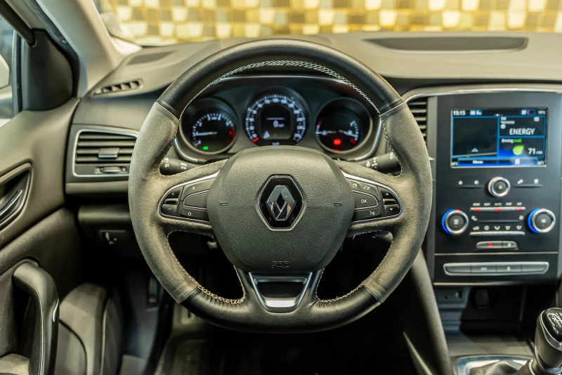 Renault Megane TCe 140, снимка 16 - Автомобили и джипове - 52145894