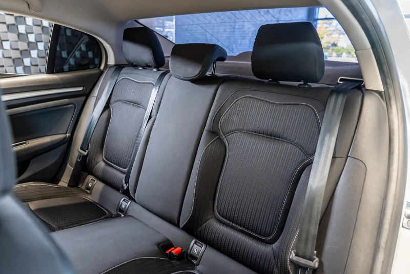 Renault Megane TCe 140, снимка 14 - Автомобили и джипове - 52145894