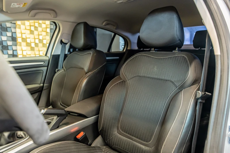 Renault Megane TCe 140, снимка 10 - Автомобили и джипове - 52145894