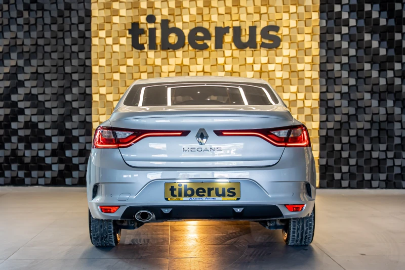 Renault Megane TCe 140, снимка 4 - Автомобили и джипове - 52145894
