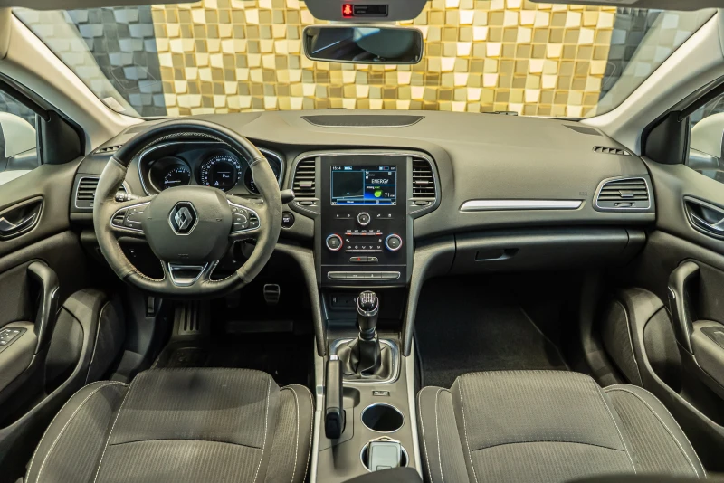 Renault Megane TCe 140, снимка 15 - Автомобили и джипове - 52145894