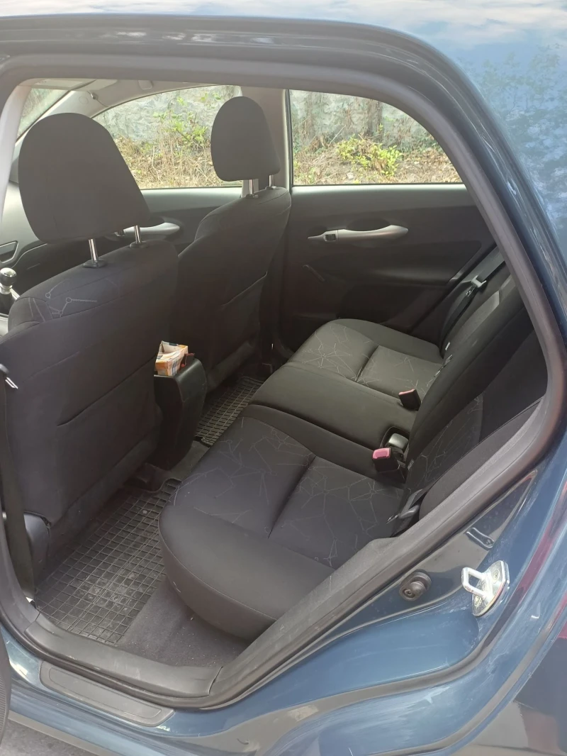Toyota Auris 1.33, снимка 8 - Автомобили и джипове - 52405379