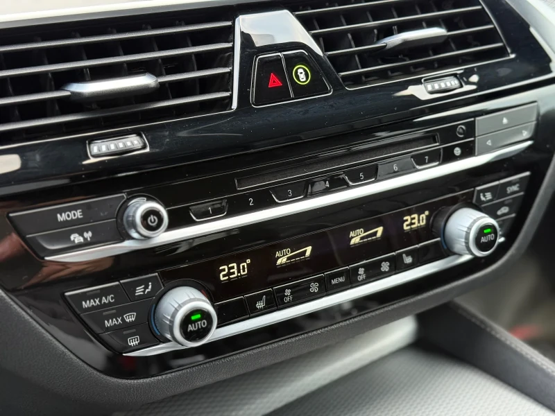 BMW 530 D* 2018г* M Pack* 4 Х 4* 170.000KM* Топ Състояние*, снимка 16 - Автомобили и джипове - 53182550