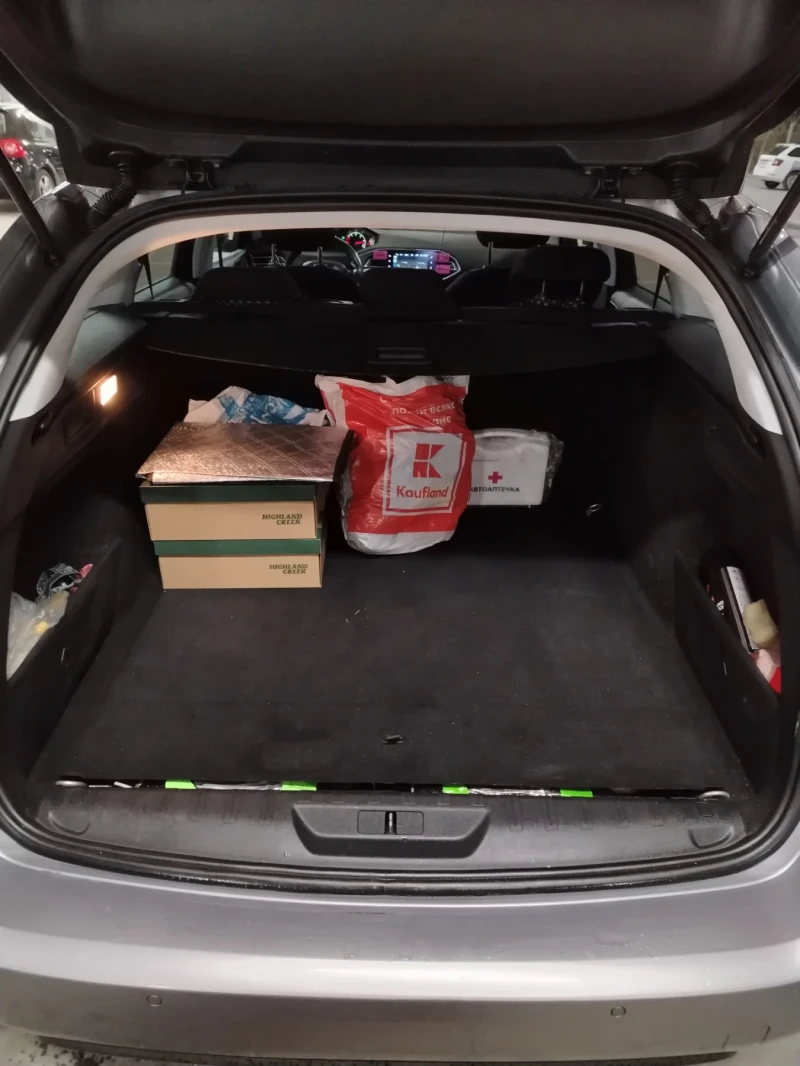 Peugeot 308 1.6 BlueHDi, снимка 13 - Автомобили и джипове - 53598291