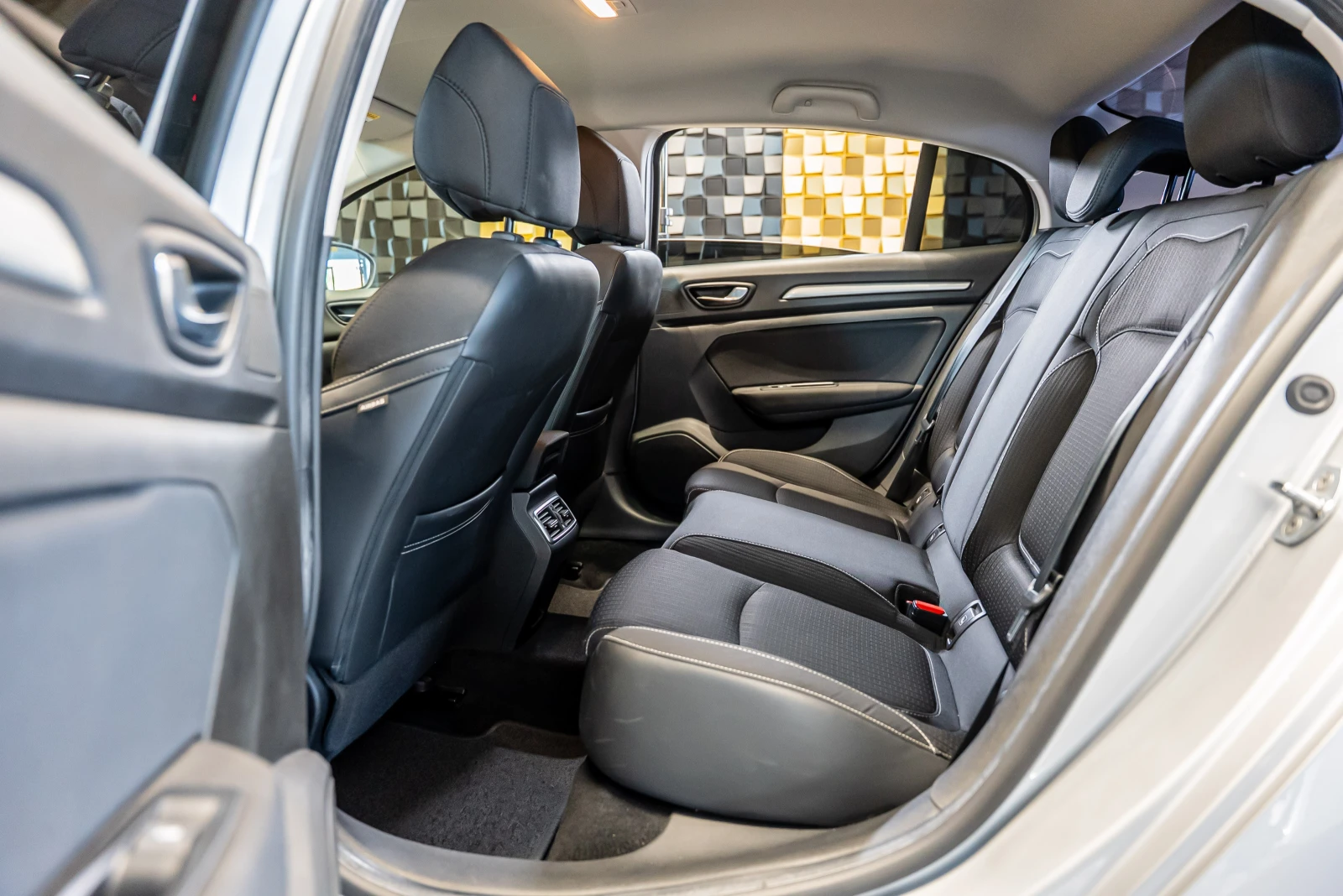 Renault Megane TCe 140 | Mobile.bg   13