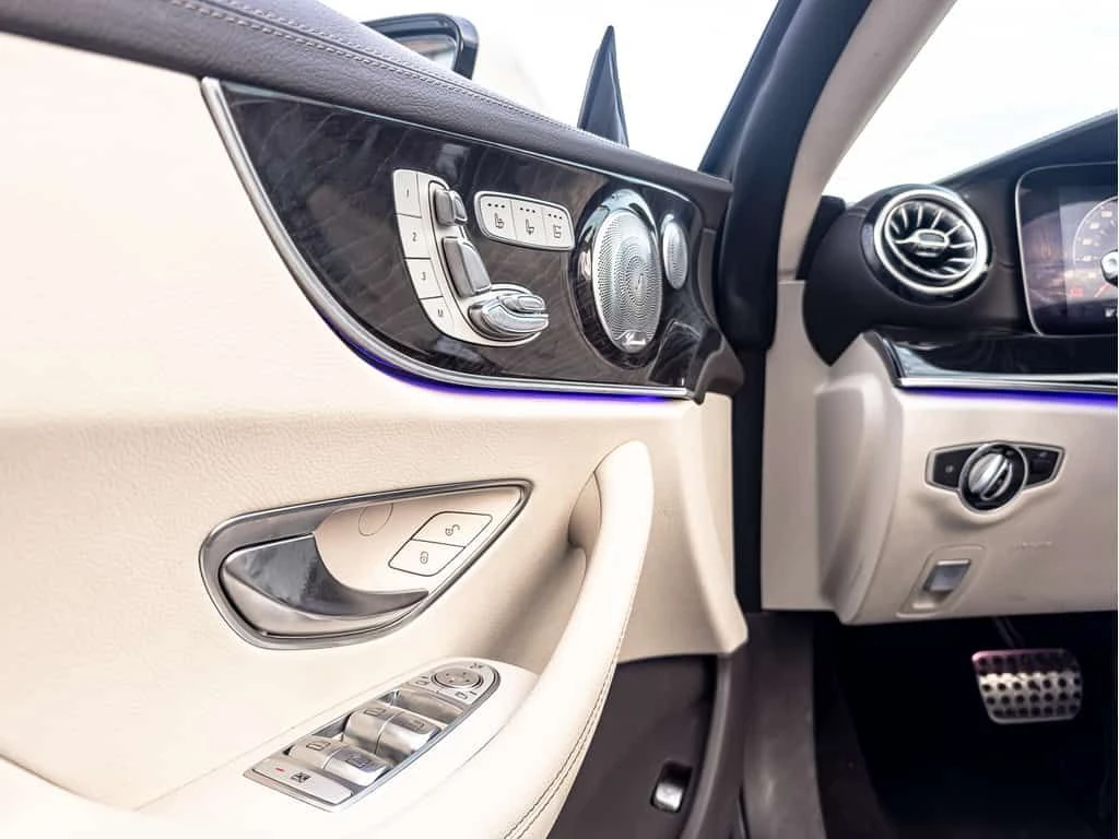 Mercedes-Benz E 400 Cabrio * AMG-Line * Фиксирана цена до БГ * , снимка 9 - Автомобили и джипове - 53806095