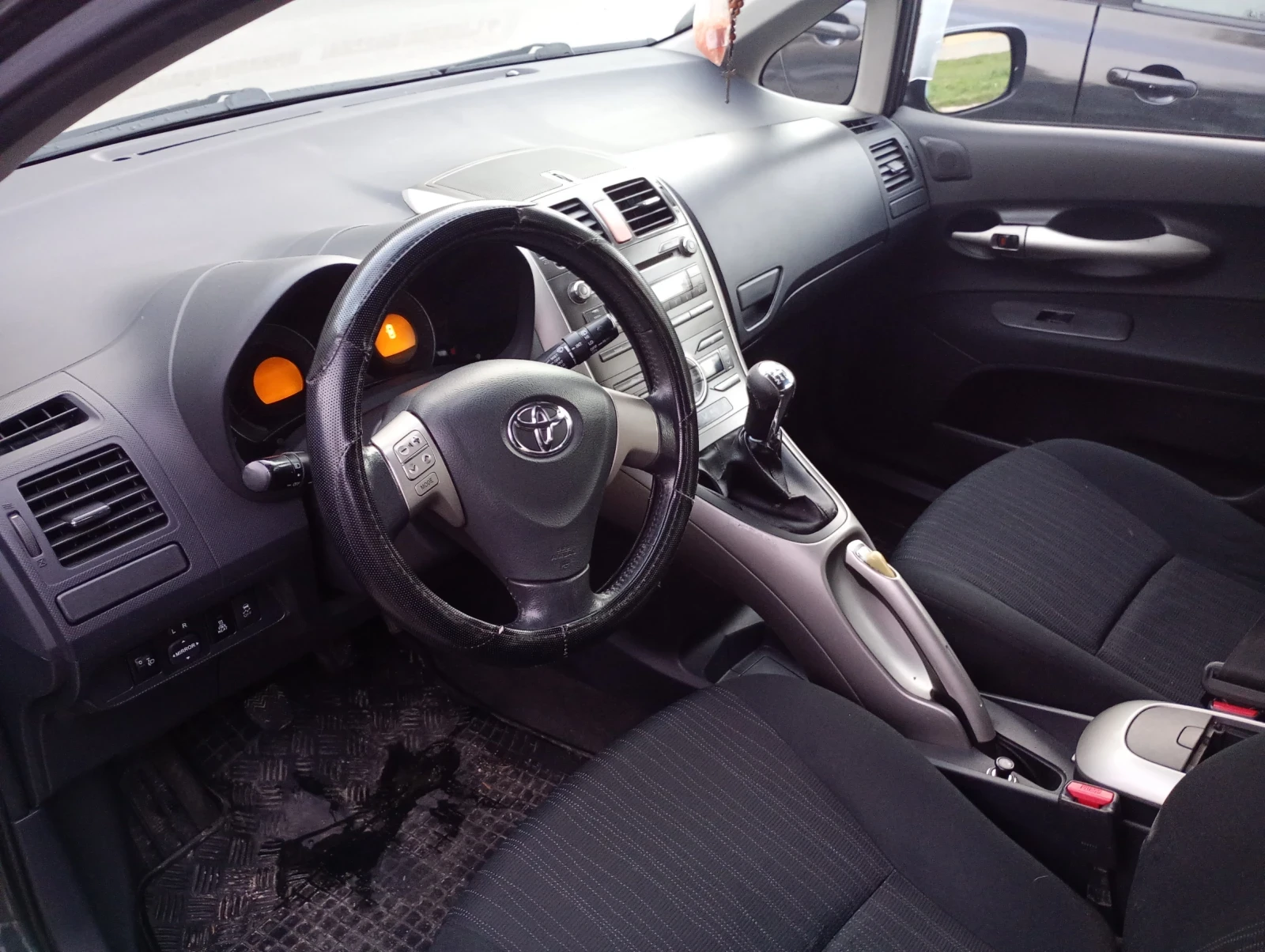 Toyota Auris, снимка 4 - Автомобили и джипове - 53817895