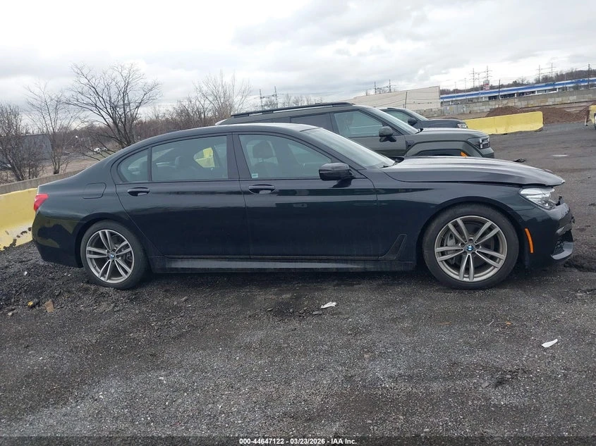 BMW 740 3.0l I xDrive, снимка 13 - Автомобили и джипове - 54066287