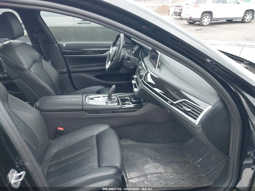 BMW 740 3.0l I xDrive, снимка 5 - Автомобили и джипове - 54066287