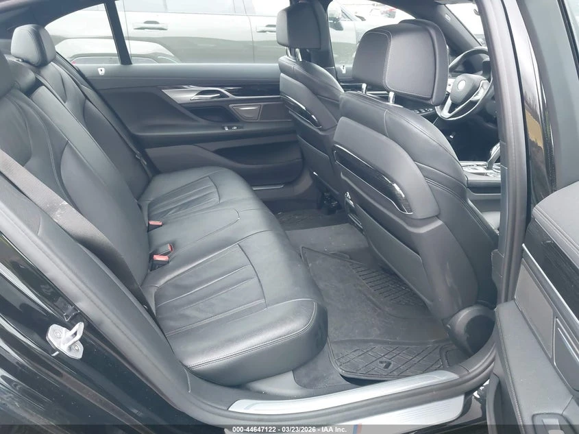 BMW 740 3.0l I xDrive, снимка 8 - Автомобили и джипове - 54066287