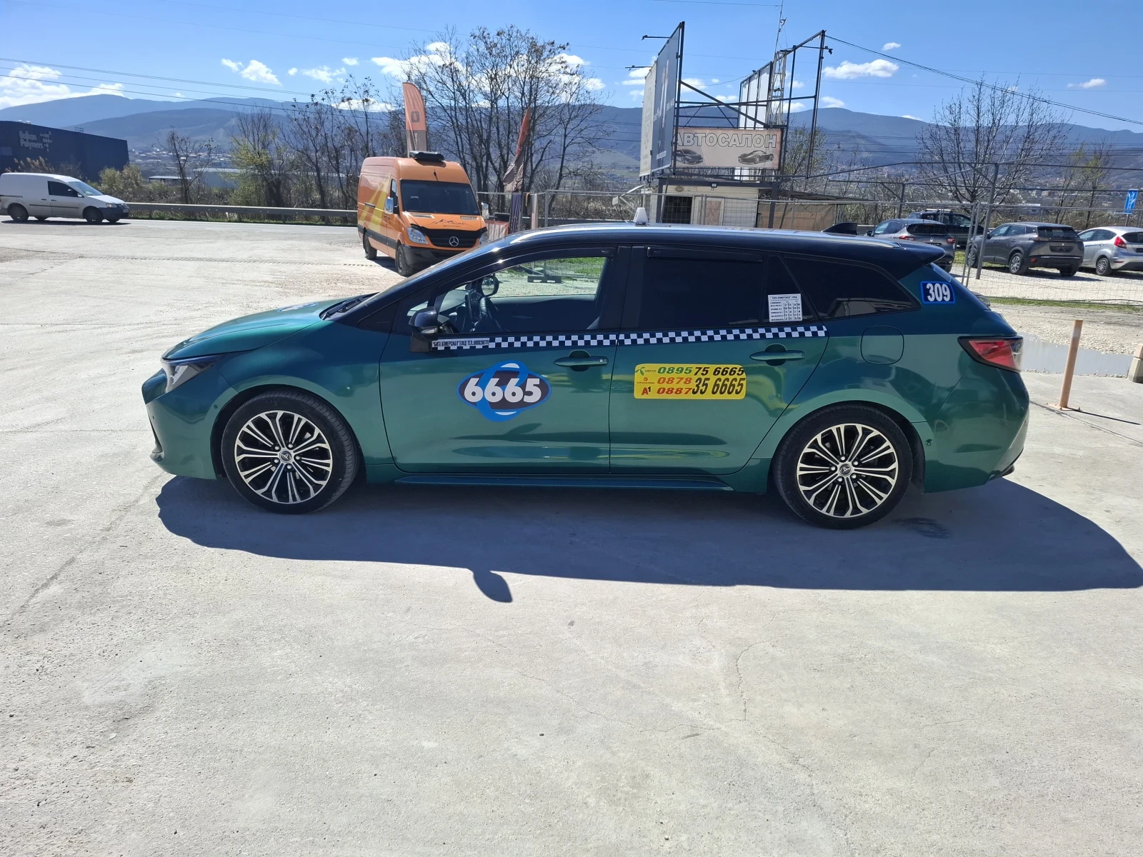 Toyota Corolla Напълно обслужена всичко платено за Такси, снимка 3 - Автомобили и джипове - 54111109