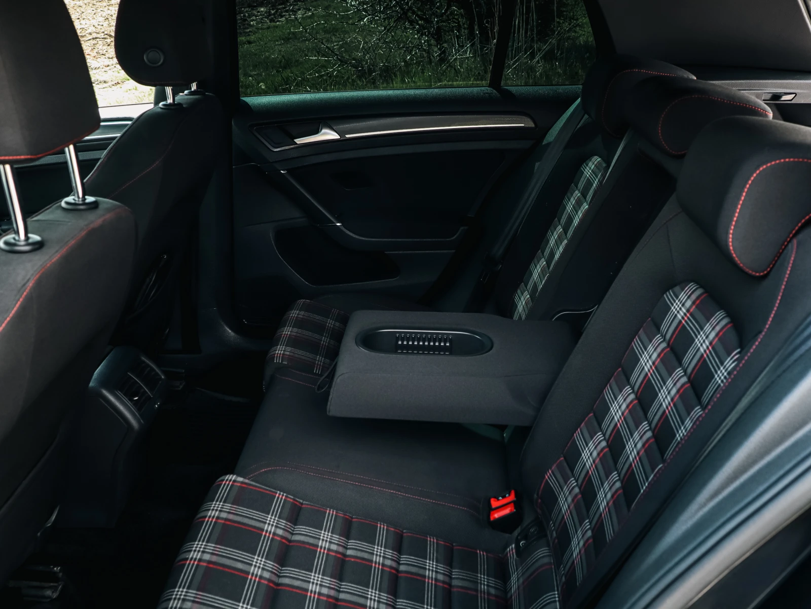 VW Golf 2.0 GTI Performance, снимка 10 - Автомобили и джипове - 54175936