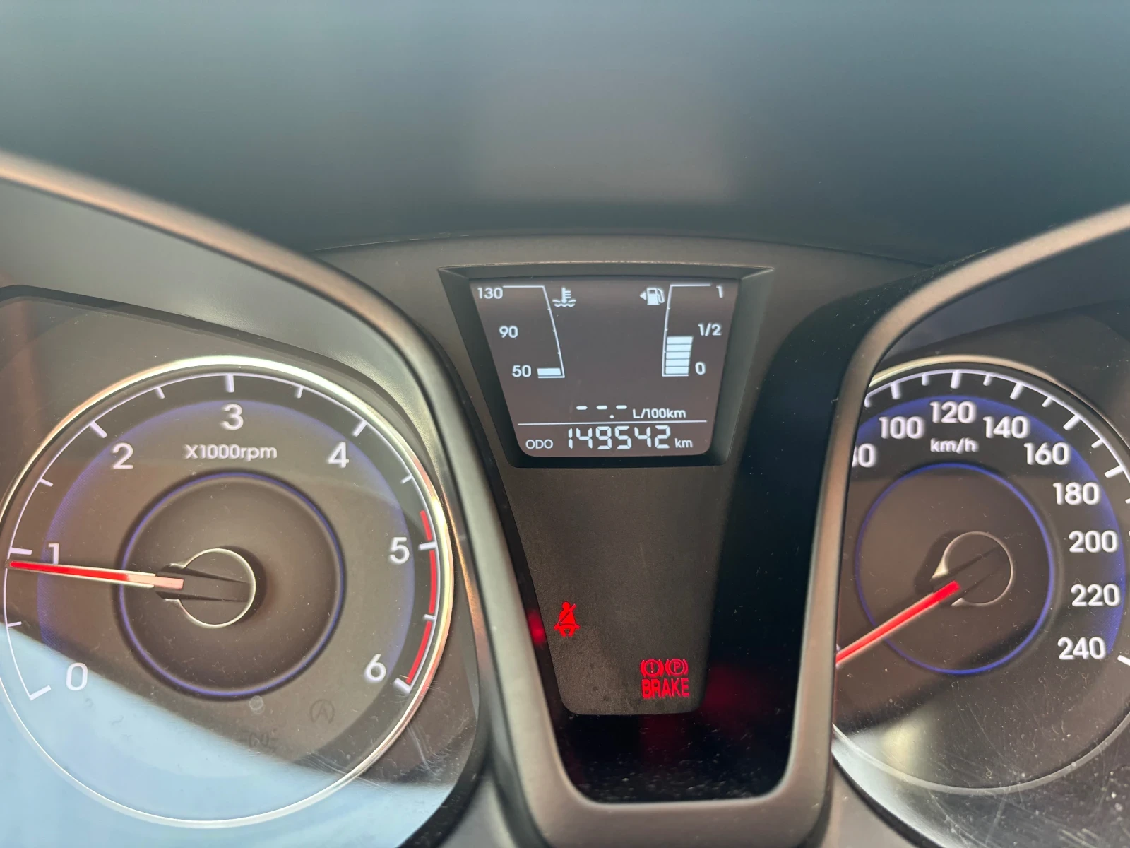 Hyundai Ix20 1.4 CRDi 90 к.с. Климатроник, Подгрев, Темпомат , снимка 7 - Автомобили и джипове - 54237936