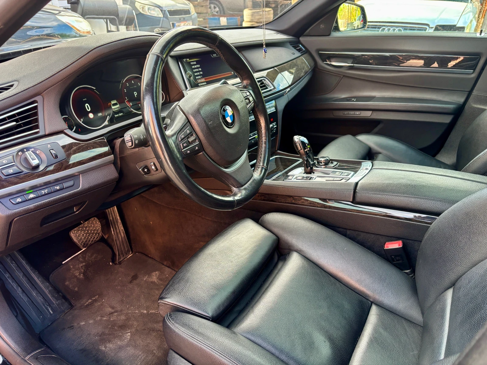 BMW 750 Full Max M Car, снимка 7 - Автомобили и джипове - 54393301