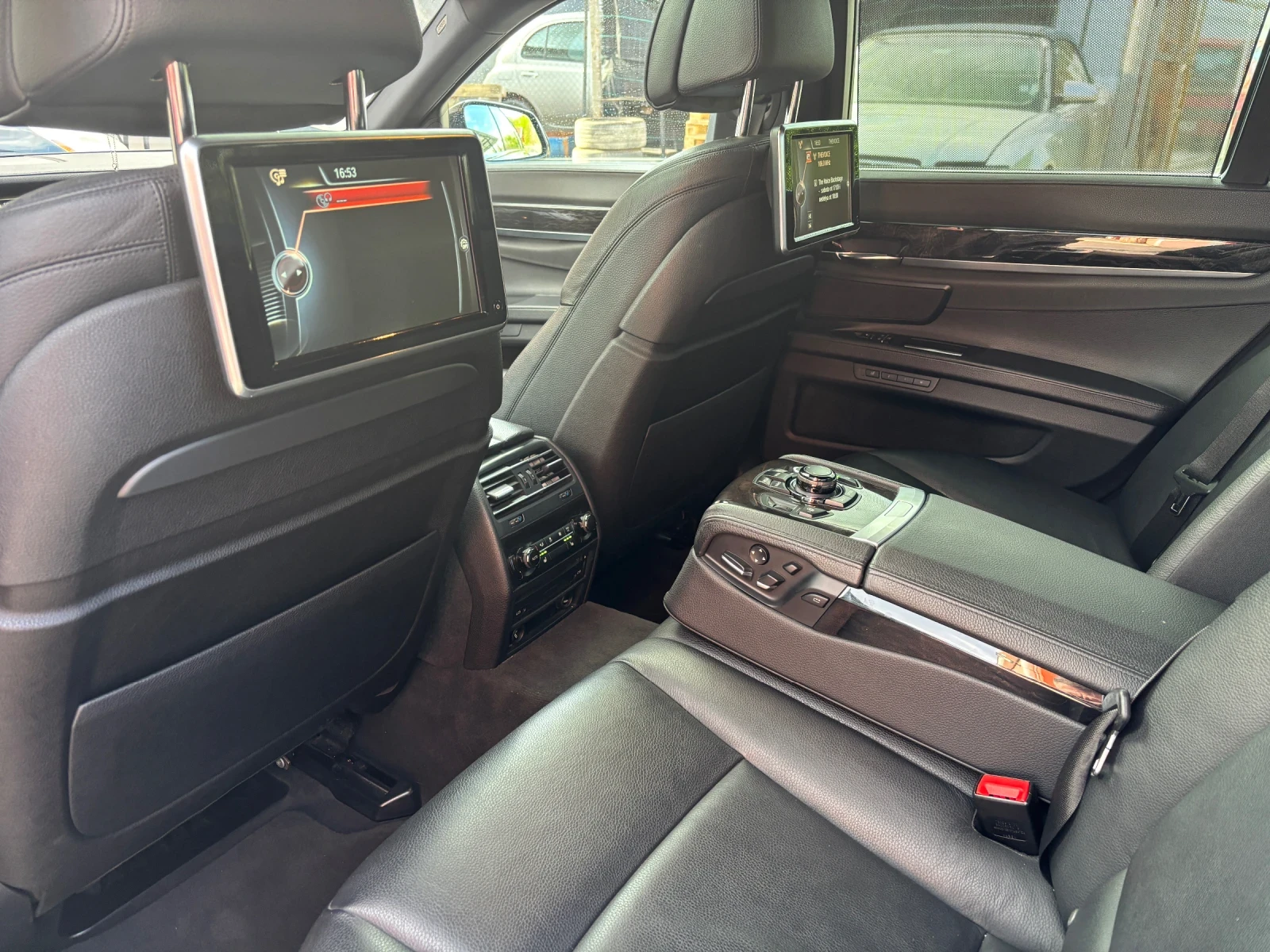 BMW 750 Full Max M Car, снимка 8 - Автомобили и джипове - 54393301