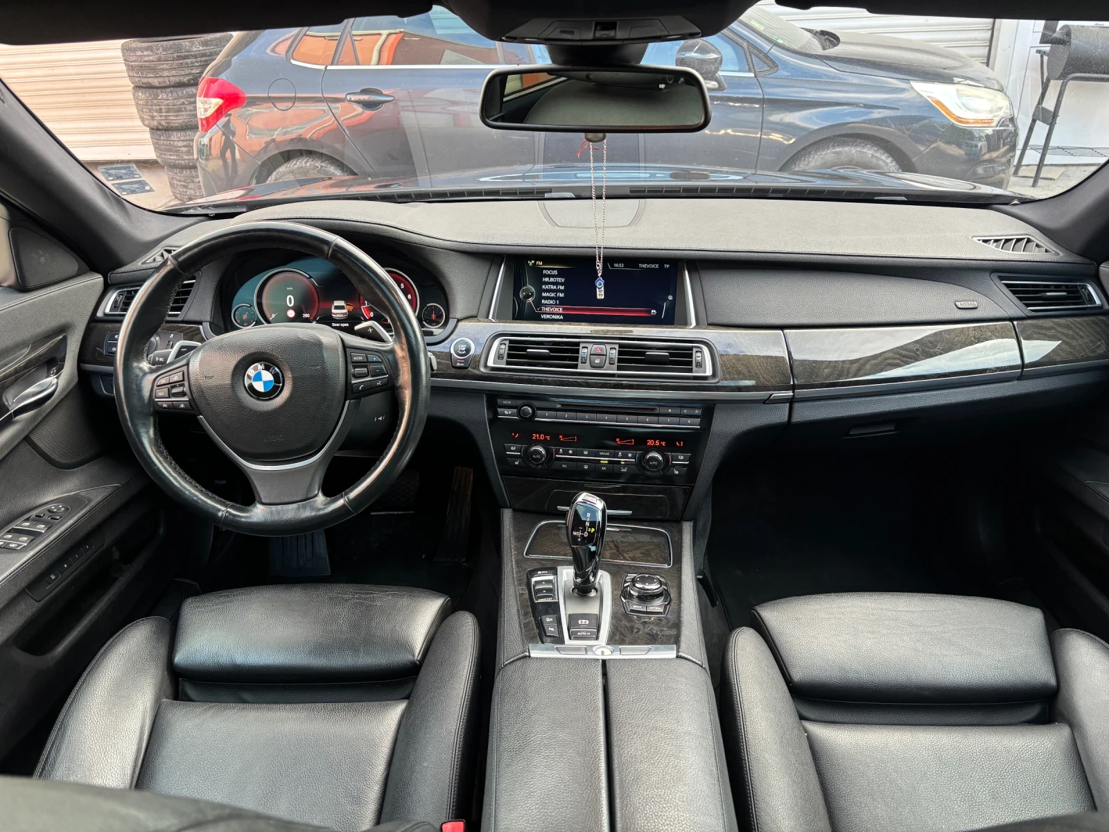 BMW 750 Full Max M Car, снимка 10 - Автомобили и джипове - 54393301