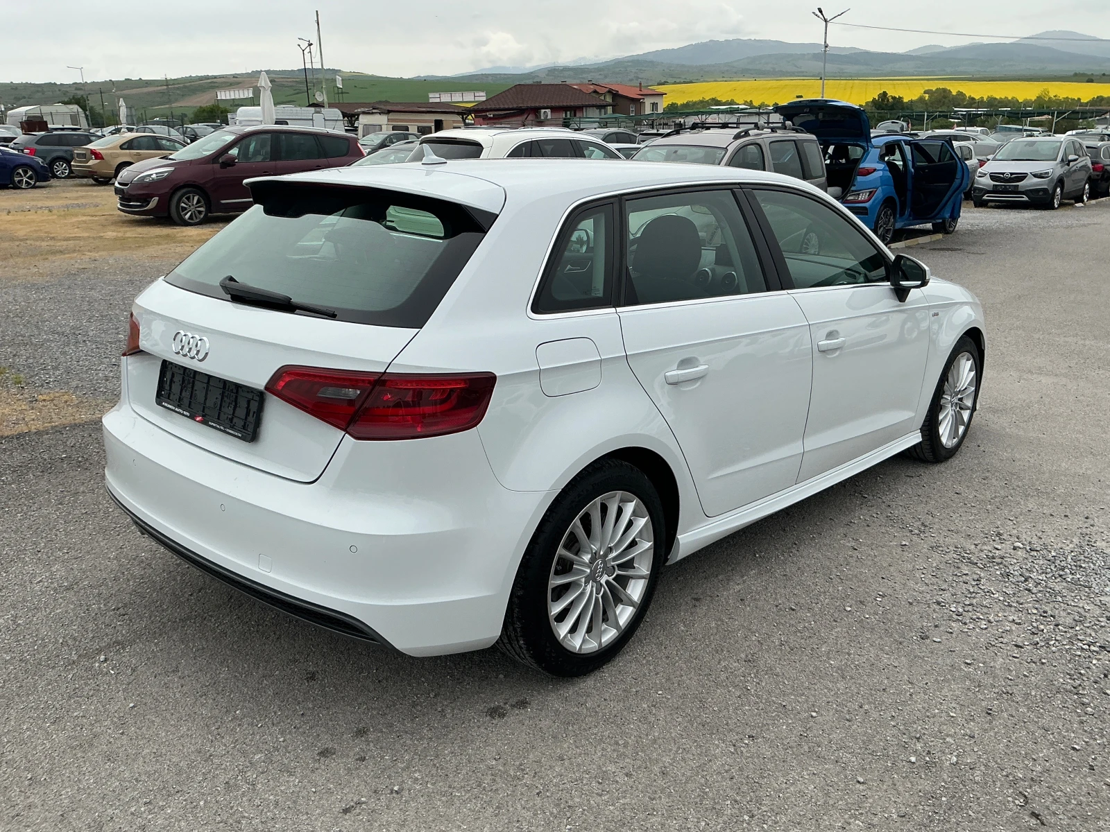 Audi A3 1.6 TDI S-Line, снимка 8 - Автомобили и джипове - 54476718