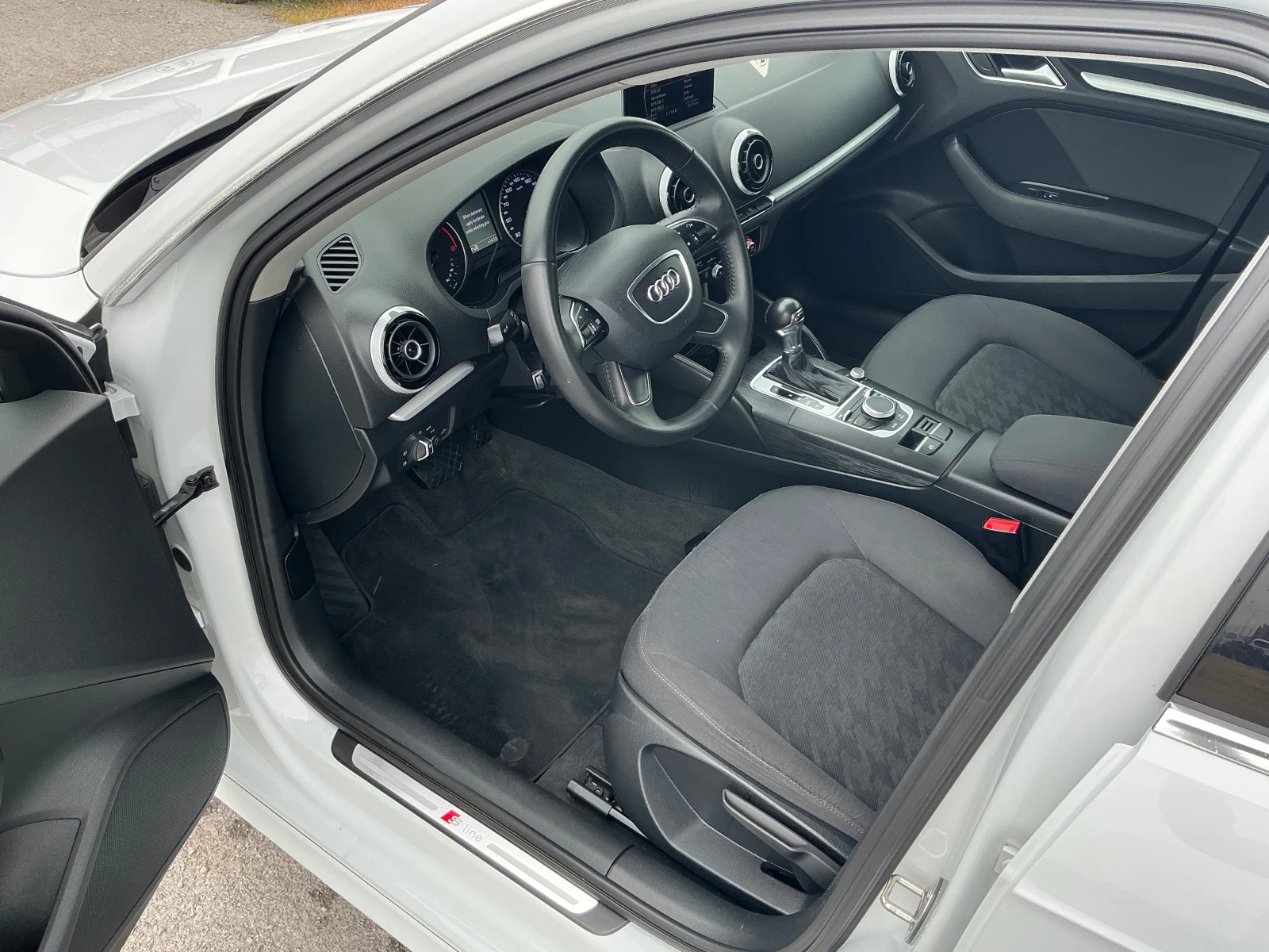 Audi A3 1.6 TDI S-Line, снимка 13 - Автомобили и джипове - 54476718