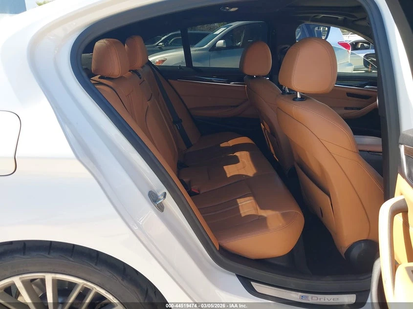 BMW 530E 2.0l Iperformance, снимка 8 - Автомобили и джипове - 54619314