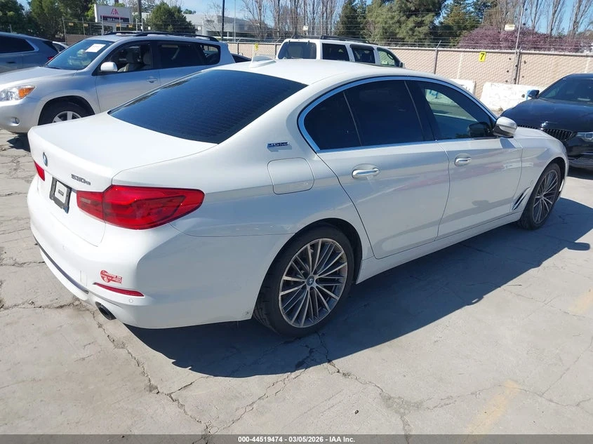 BMW 530E 2.0l Iperformance, снимка 4 - Автомобили и джипове - 54619314