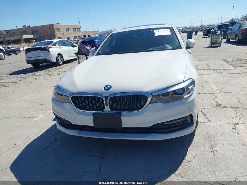 BMW 530E 2.0l Iperformance, снимка 12 - Автомобили и джипове - 54619314