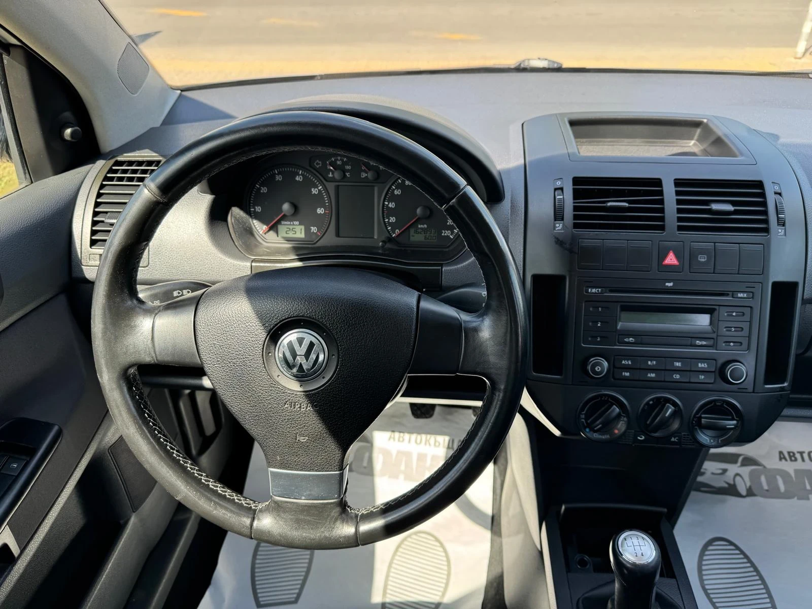 VW Polo 1.2i/KLIMA, снимка 8 - Автомобили и джипове - 55091931