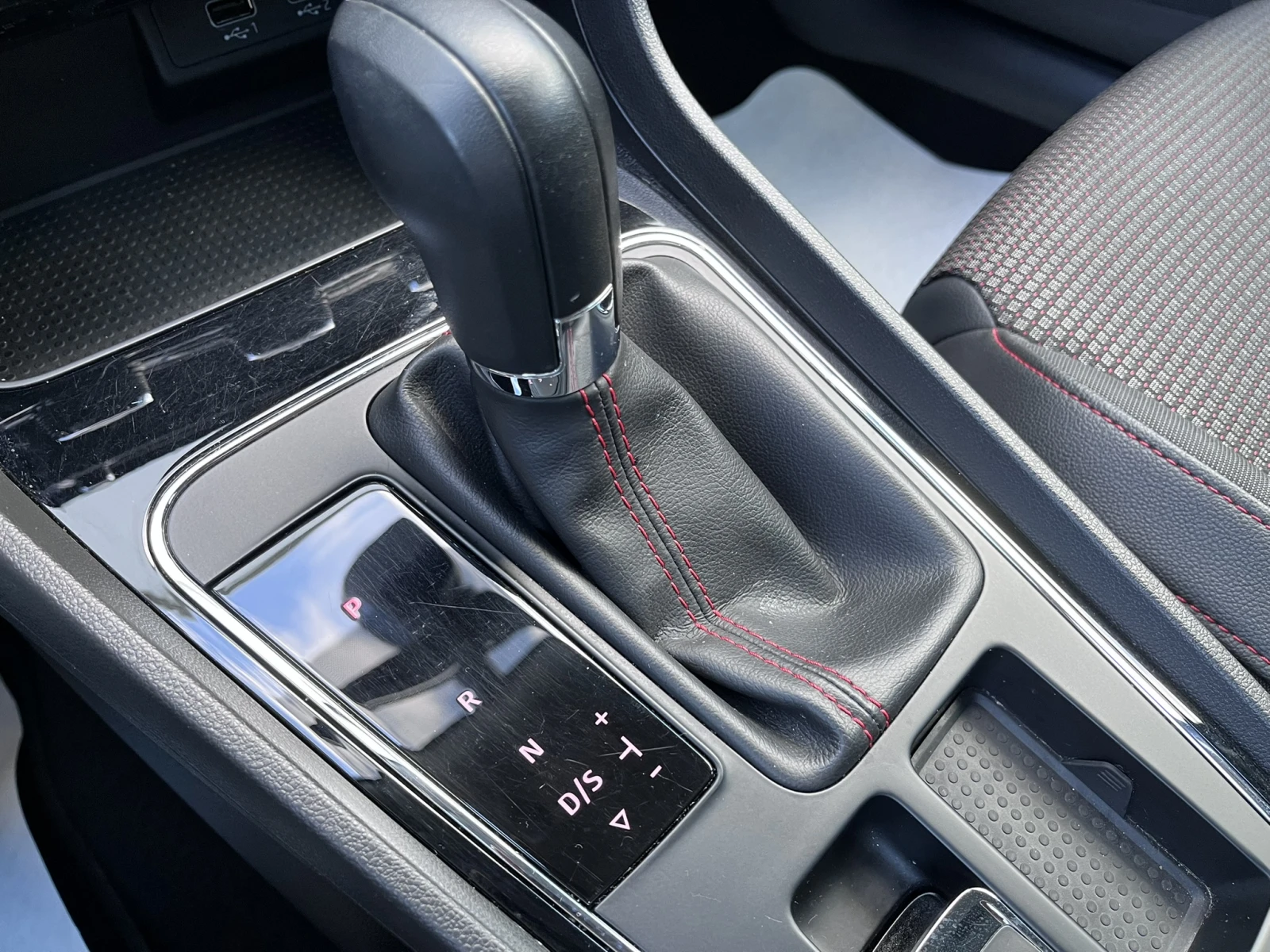 Seat Leon FR N1 1.5 TSI 150 HP Автоматик, снимка 16 - Автомобили и джипове - 55138126