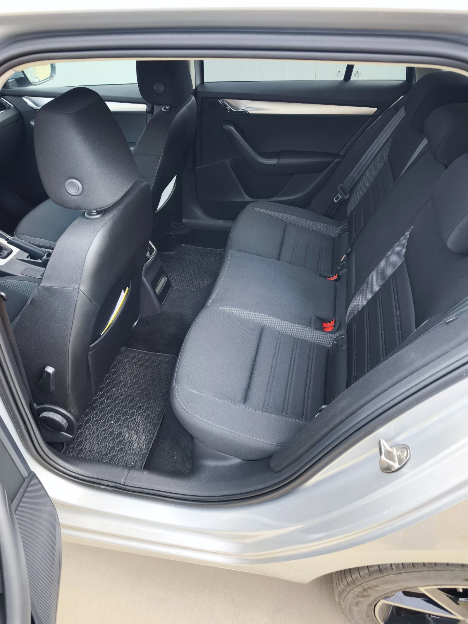 Skoda Octavia, снимка 5 - Автомобили и джипове - 55148959