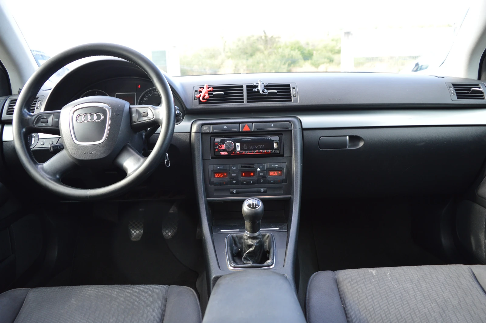 Audi A4 2.0TDI-KLIMATRONIK, снимка 15 - Автомобили и джипове - 55223761
