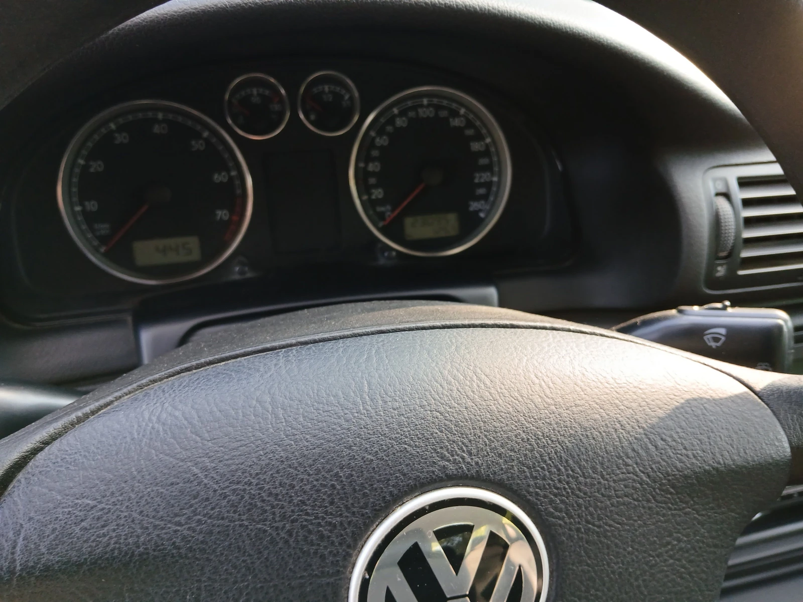 VW Passat 1.6 ГАЗ, снимка 14 - Автомобили и джипове - 55551899